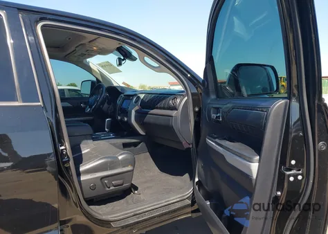 2019 Toyota Tundra Platinum 5.7L V8 z USA, uszkodzony, nr VIN 5TFAY5F19KX810537